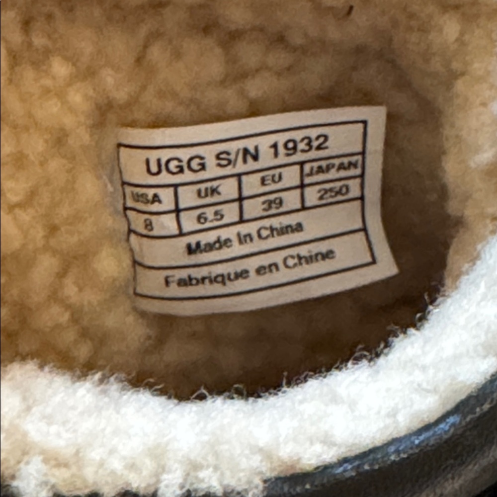 UGG Caspia Leather Boots 8 - Picture 5 of 6
